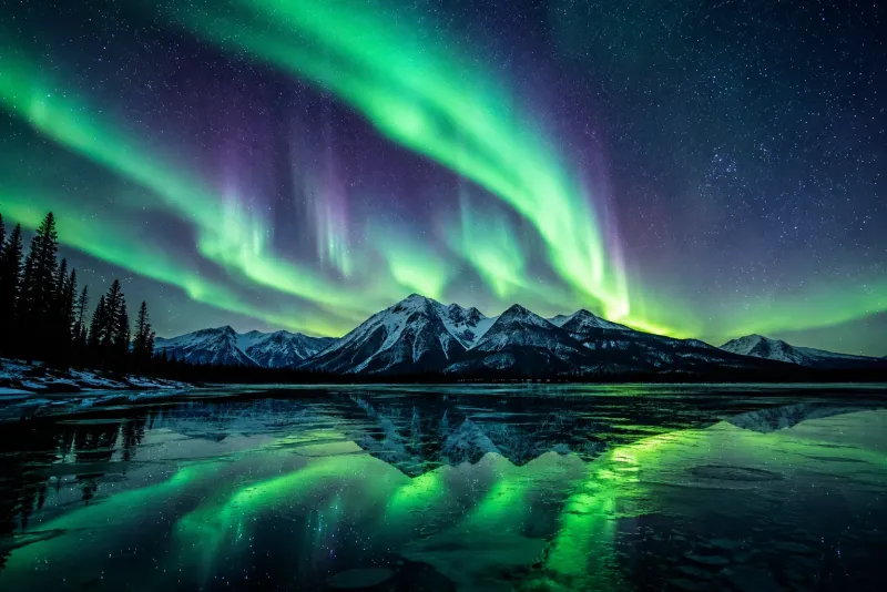 Aurora Borealis Over a Frozen Mountain Lake wallpaper preview