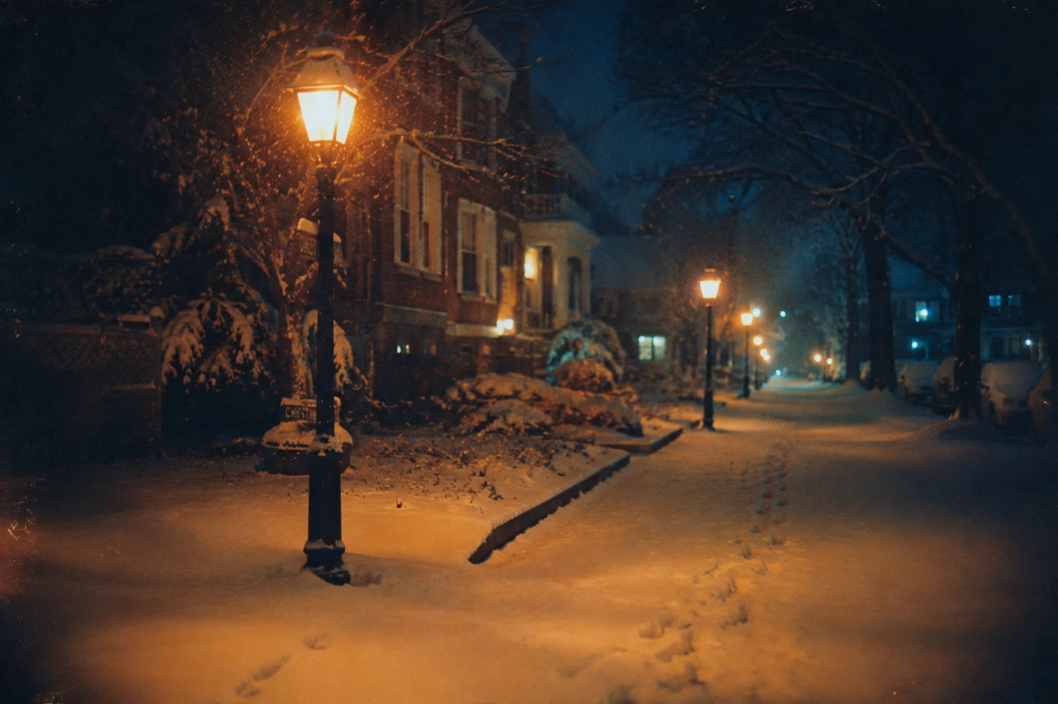 Snowfall Under Vintage Streetlights wallpaper full preview